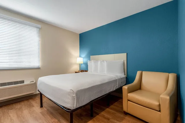 غرفة بسرير كوين لذوي الإعاقة، WoodSpring Suites Naples West 1/3