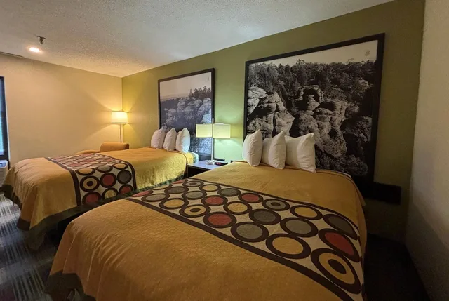 غرفة بسريرين مزدوجين للمدخنين، Super 8 By Wyndham Metropolis 1/10