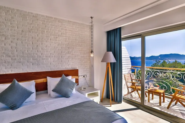 غرفة قياسية بسرير كينج بإطلالة على البحر بشرفة، Arnna Hotel 4/5