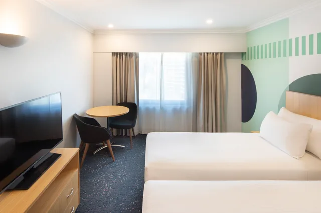 غرفة بسرير مزدوج، ibis Styles Sydney Central 1/3