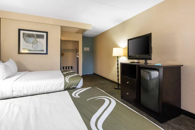 غرفة بسرير كوين، Quality Inn & Suites Charleston - Civic Center 4/5