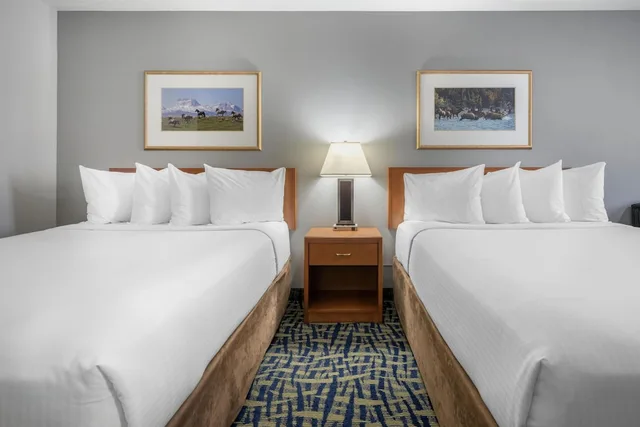 غرفة قياسية بسريرين كوين، SureStay Plus Hotel By Best Western Lethbridge 1/10