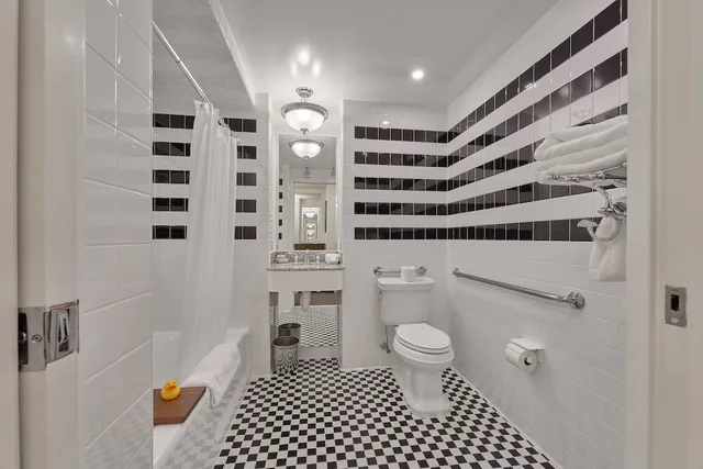 غرفة بسرير كوين لذوي الإعاقة، O Henry Hotel 5/6