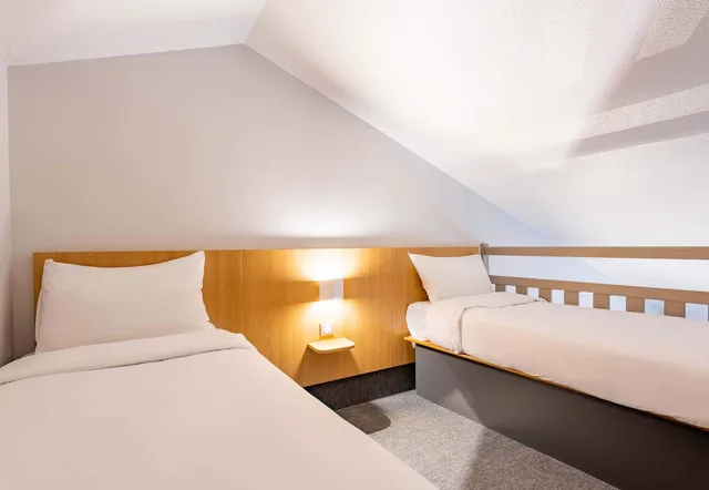 غرفة قياسية رباعية بسرير مزدوج وسريرين منفصلين، B&B HOTEL Boulogne-sur-Mer Saint-Martin 4/7