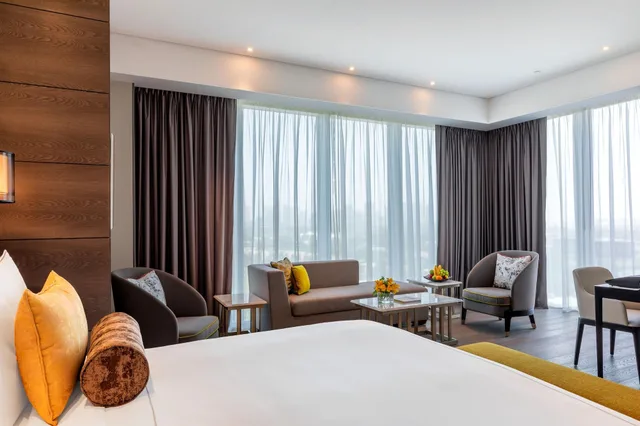 Junior Suite, Golf Course View, Club Lounge Access، Taj Jumeirah Lakes Towers 3/5