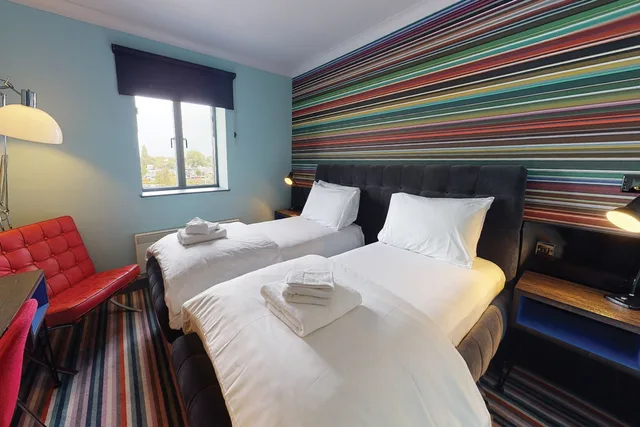 غرفة قياسية بسريرين منفصلين، VILLAGE BIRMINGHAM WALSALL - HOTEL & LEISURE CLUB 2/7