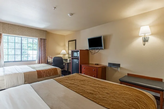 جناح جونيور بسريرين كوين مع أريكة، Hotel Ruidoso - Midtown 2/5