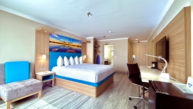 Deluxe, King Bed, Smoking, Days Inn By Wyndham Los Angeles Lax Redondo Manhattan Beach 5/7