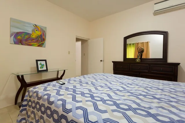 شقة فاخرة بسرير كوين وسرير مزدوج بإطلالة على الجبل بغرفتي نوم، The Embassy Luxury Apt Crystal Towers Ii 1/3
