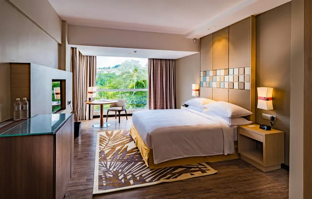 غرفة بسرير كينج لذوي الإعاقة، Doubletree Resort By Hilton Penang 1/4