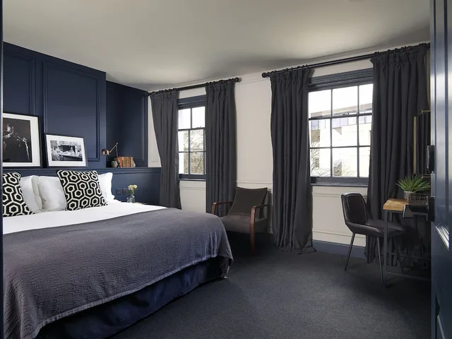 غرفة قياسية بسرير كينج، The George Hotel 1/1