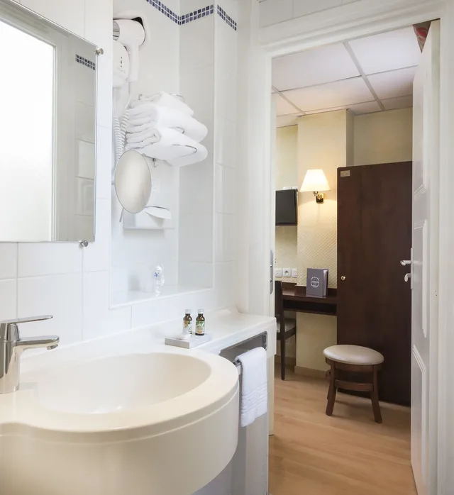 غرفة مفردة، Jack's Hotel 14/16