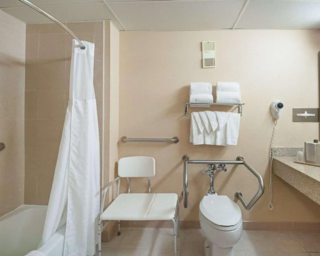 جناح، Comfort Inn Ballston 4/4