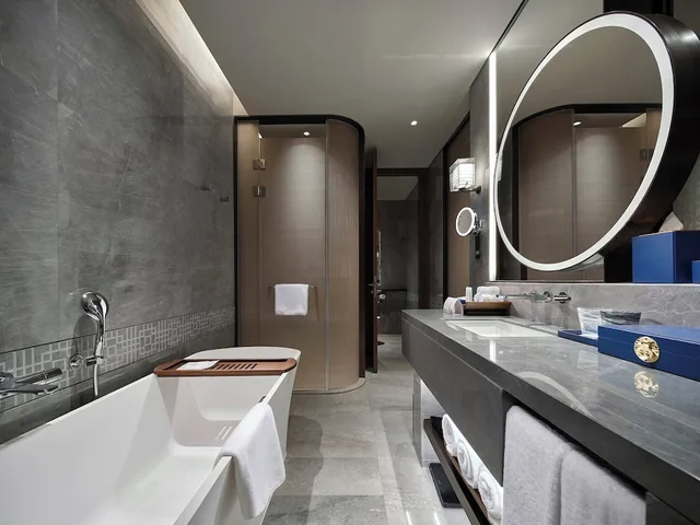 غرفة قياسية بسرير كينج، Hualuxe Hotels And Resorts Nanjing Yangtze River 5/7