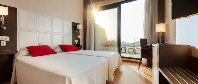 غرفة بشرفة مفردة بسريرين منفصلين، RH Don Carlos and Spa 1/3
