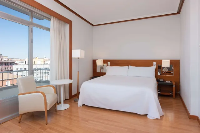 غرفة قياسية بسرير مزدوج بإطلالة، Hotel Madrid Plaza Espana Affiliated by Melia 1/7