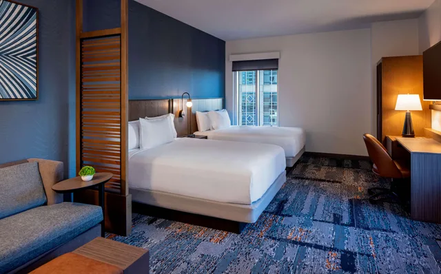 غرفة قياسية بسريرين كوين مع أريكة، Hyatt Place Tampa Downtown 1/2