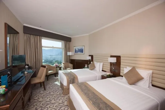 غرفة ديلوكس عائلية بسرير كوين وسرير فردي بإطلالة على الجبل، Oceanic Khorfakkan Resort And Spa 4/5