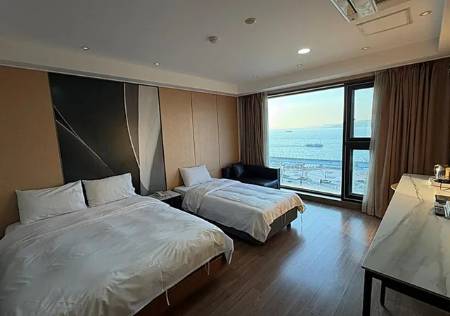 غرفة بريميوم بسريرين منفصلين بإطلالة على البحر، Premiers Hotel 2/10