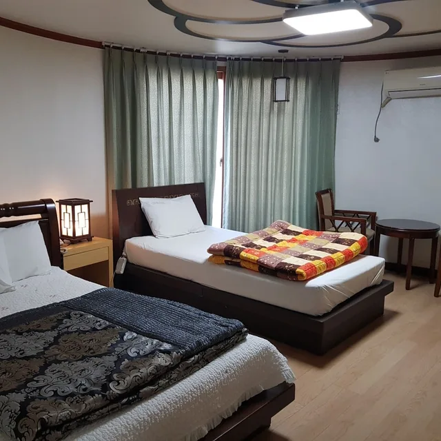 غرفة سوبيريور بسرير مزدوج وسرير فردي، Arirang Hotel 2/5