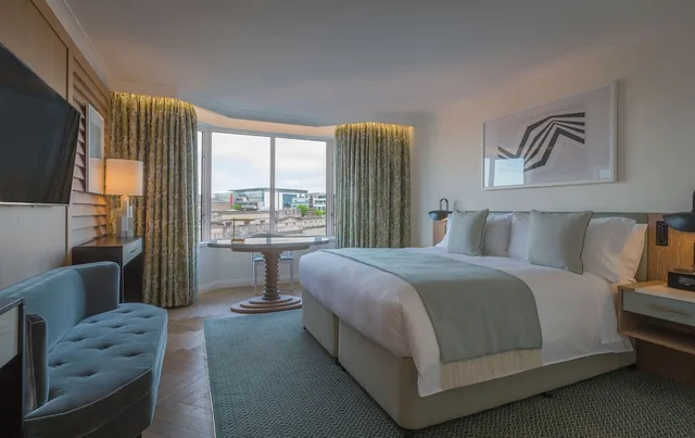 Connecting, Family, King and Twin Beds, Conrad Dublin 2/10