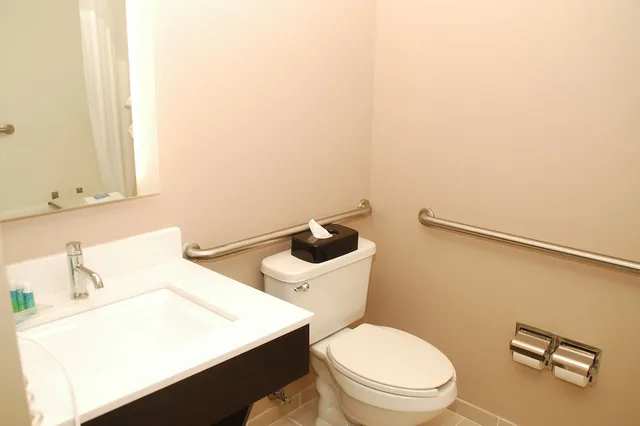 غرفة قياسية بسرير كوين لذوي الإعاقة، Holiday Inn Express Hotel And Suites Birmingham Irondale East 6/10