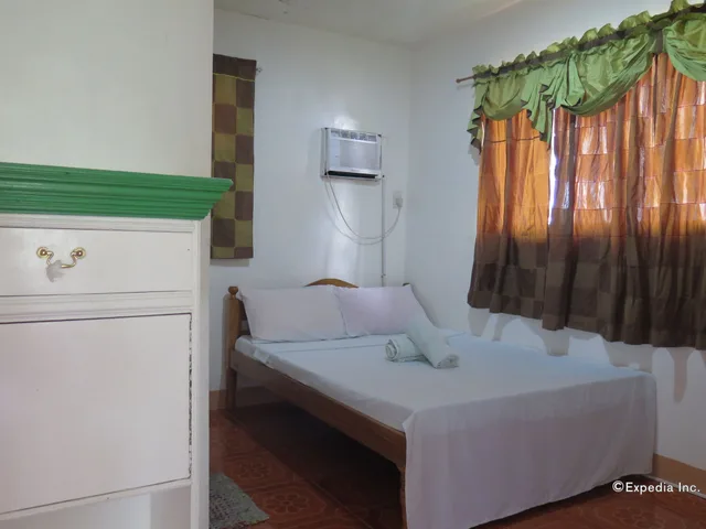 غرفة قياسية مفردة بسرير كوين، MURO AMI BEACH RESORT 1/2