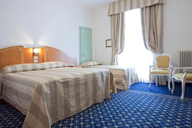 غرفة كلاسيكية ثلاثية بشرفة، Hotel Terme Venezia 1/6