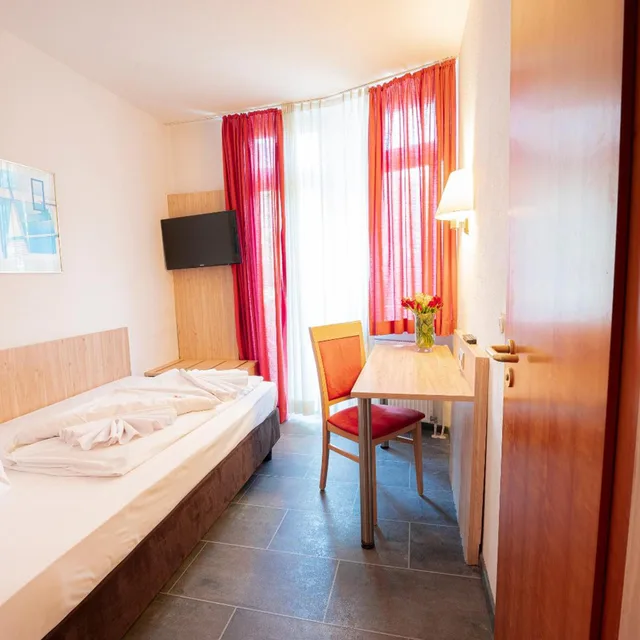 غرفة مفردة، Hotel Astoria Am Urachplatz 4/20