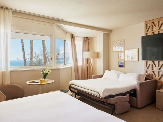 جناح جونيور بسرير مزدوج بإطلالة على البحر مع أريكة، Mercure St Raphael Centre Plage 10/10