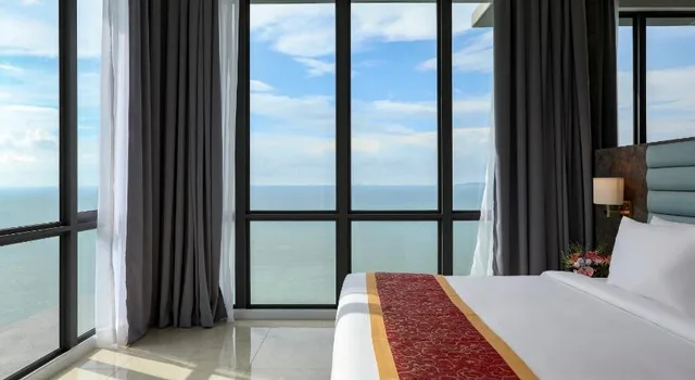 جناح بريميوم بسرير كوين، Hompton By The Beach Penang 2/3