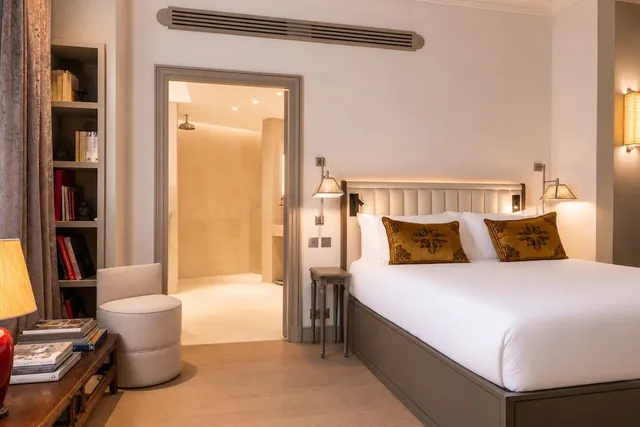 جناح بسرير كوين، Hotel de Montesquieu (ex Hotel Daniel Paris) 2/5