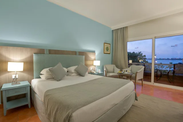 غرفة سوبيريور بسرير مزدوج أو سريرين منفصلين بإطلالة على البحر، M Hotels at Porto Marina 7/9
