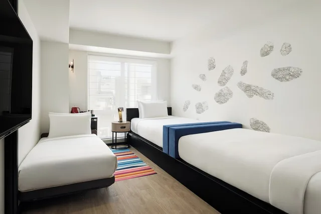 غرفة بثلاثة أسرّة، Aloft by Marriott Osaka Umeda 1/3