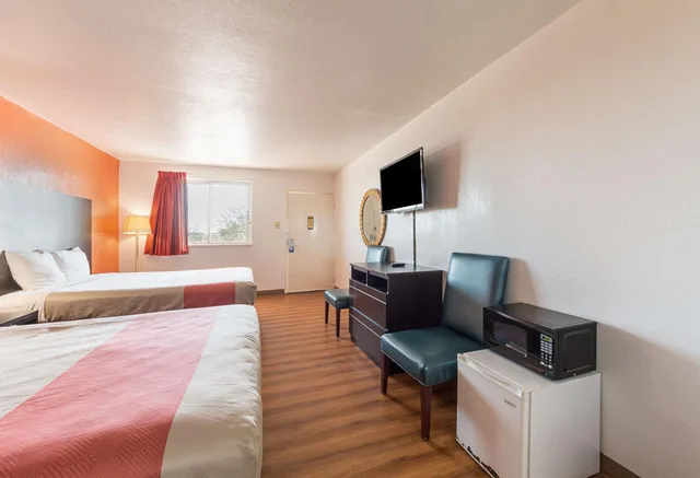 غرفة بسريرين كوين، Motel6 San Antonio, TX - I-10 West 4/10
