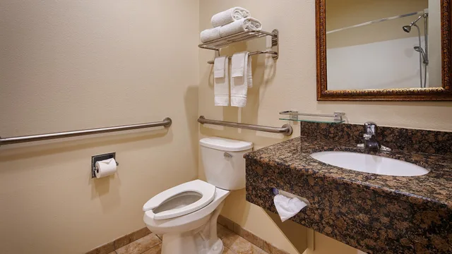 جناح بسرير كينج مع أريكة لذوي الإعاقة، Best Western Lockhart Hotel & Suites 2/2