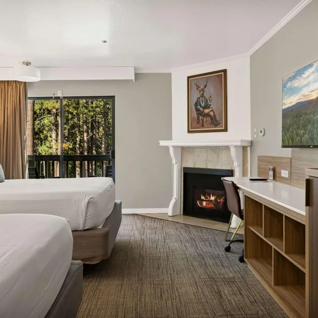 غرفة بسريرين كوين بحوض استحمام لذوي الإعاقة، Chateau Big Bear Boutique Hotel, BW Signature Collection 3/4