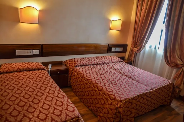 غرفة رباعية بسريرين مزدوجين، Le Boulevard Hotel 2/3