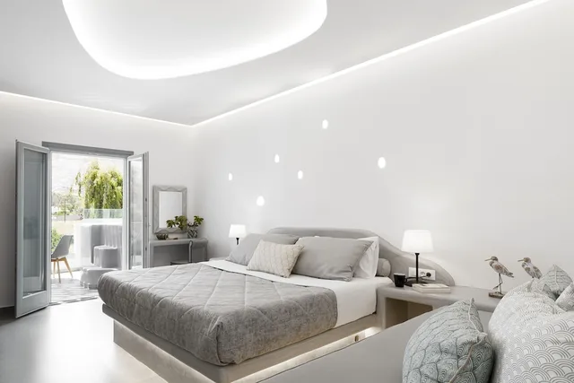 Suite, King Bed, Outdoor Jetted Tub, Sofa، Amara Suites Santorini 1/8