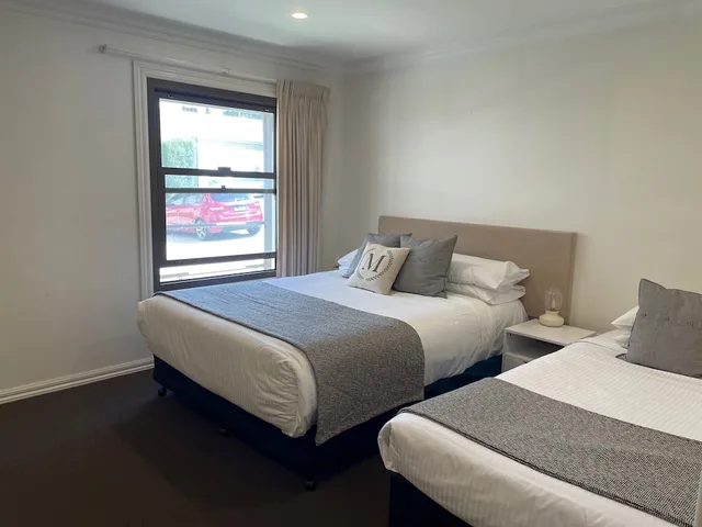 غرفة بسرير كوين وسرير فردي لذوي الإعاقة، MILLTHORPE MOTEL 2/3