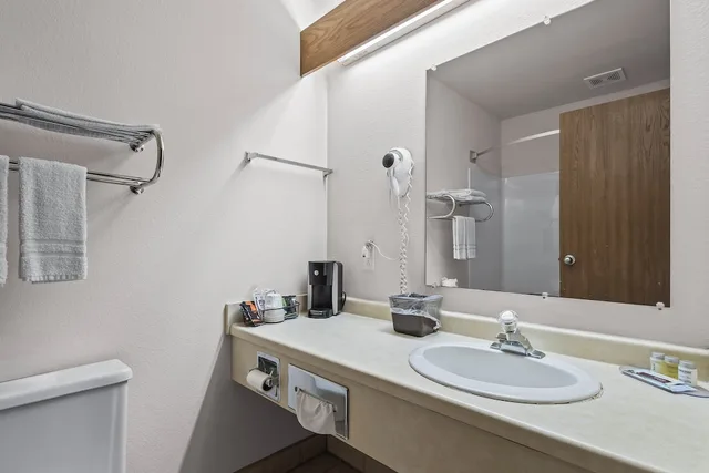 Room, 2 Queen Beds, Wautoma Inn by OYO Near Airport WI 73 6/6