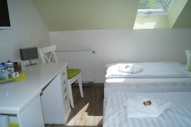 غرفة مفردة بسريرين منفصلين، REGIOHOTEL Pfalzer Hof Wernigerode 2/4