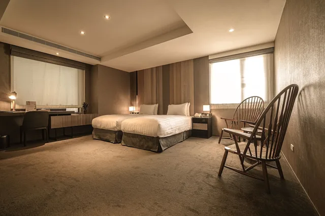 غرفة ديلوكس بسرير كينج بغرفة نوم واحدة بحوض استحمام، Hotel East 3/5