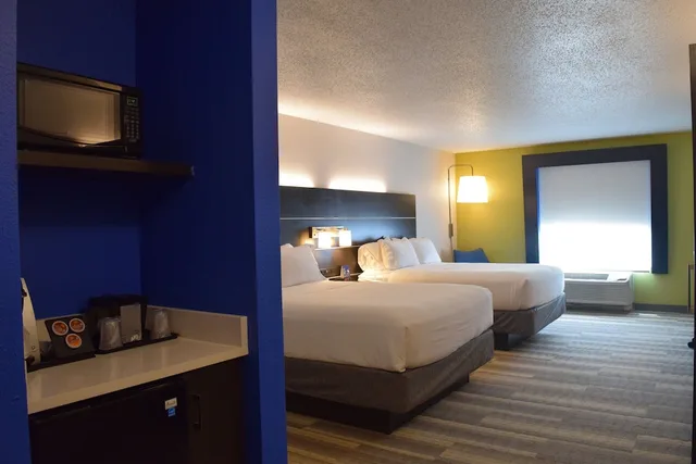 غرفة قياسية بسريرين كوين، Holiday Inn Express Hotel Suites Sparta 1/2