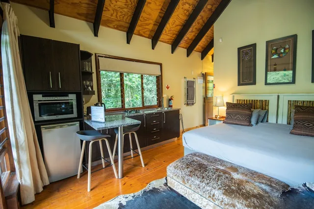 1 Bedroom, Cabin, King Bed, Valley View، Thunzi Bush Lodge 4/10