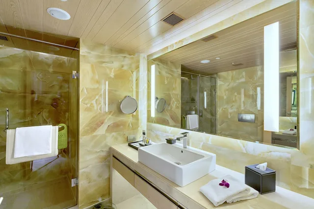 جناح بريميير بسرير كينج بحوض استحمام، Sahara Star Mumbai 3/3