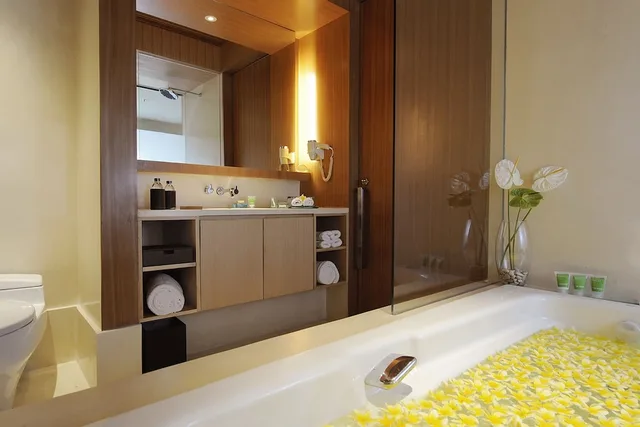 جناح بريميير بإطلالة على المسبح بشرفة بغرفتي نوم، The Haven Bali Seminyak 8/8