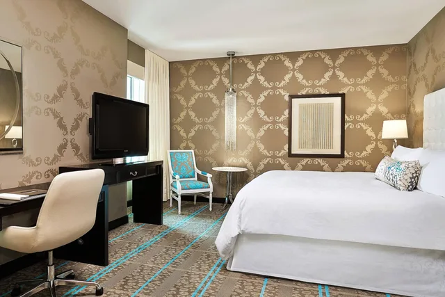 Guest Room, Superior, King Bed, Atrium View، The Nines A Luxury Collection Hotel Portland 1/3