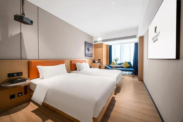 Superior, Twin Beds, REZEN SELECT Hotel Guangzhou Baiyun Airport 2/2