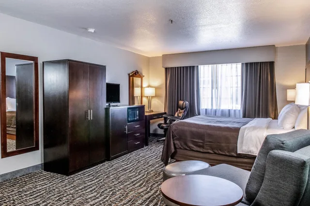 جناح بسرير كينج بجاكوزي، Clarion Hotel By Humboldt Bay 7/10